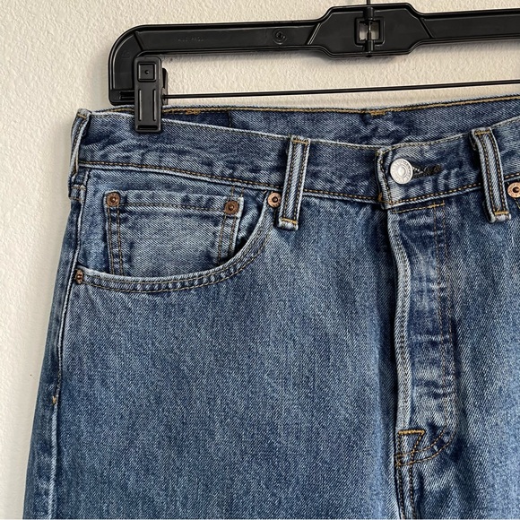 Levis Frayed Distressed Denim Jeans - Picture 2 of 6